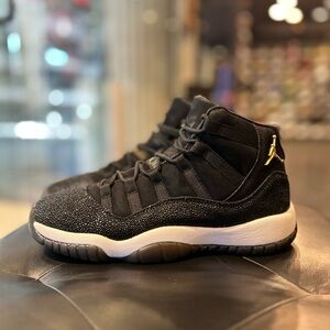 Air Jordan 11 Retro Heiress Stingray size 6y Gradeschool Shoes
